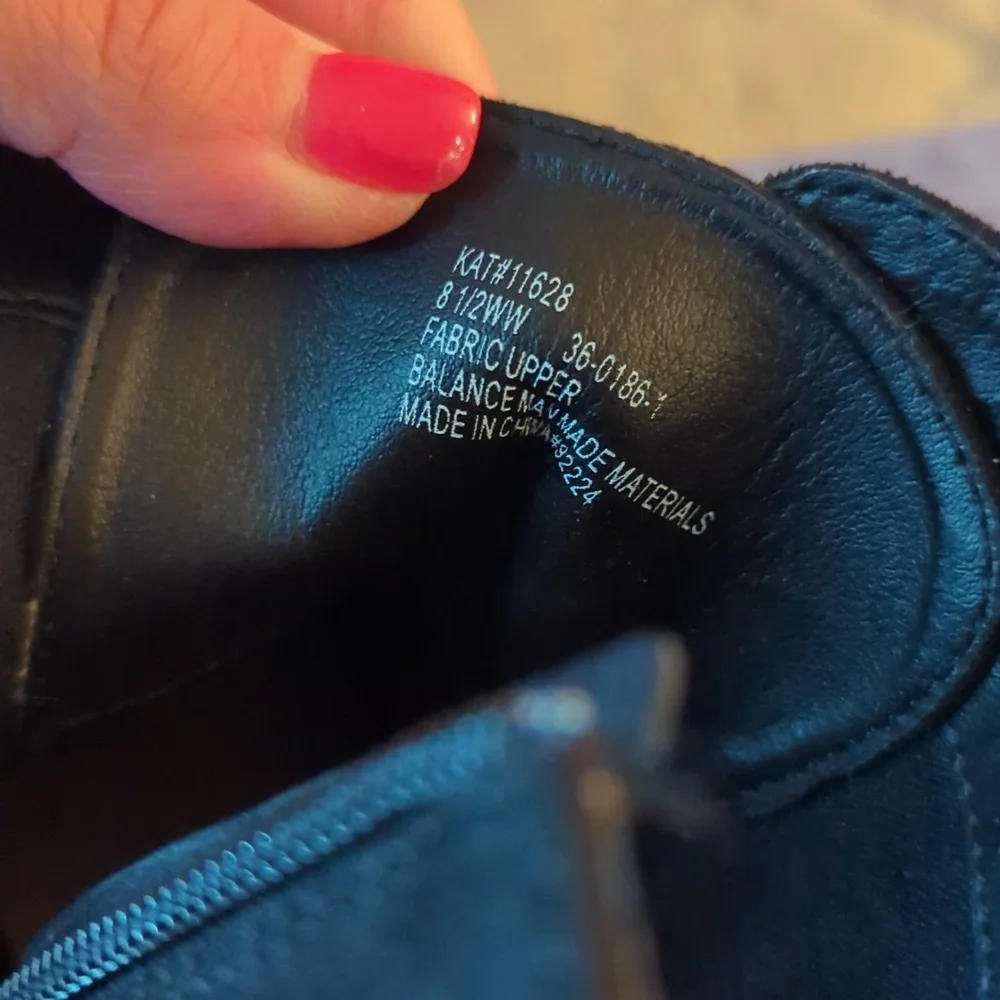 Black High-Top Women's Shoes - Picture 8 of 8